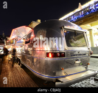 Aereiforme classico hot food vending rimorchio in Covent Garden Foto Stock