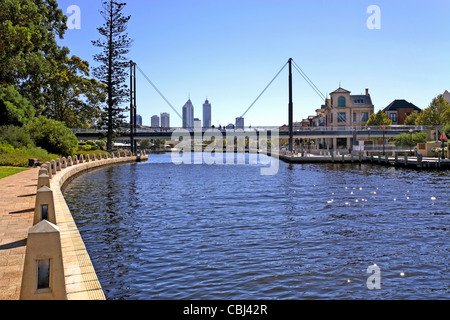 Guardando verso la città di Perth da Claisebrook Cove East Perth, Australia Foto Stock