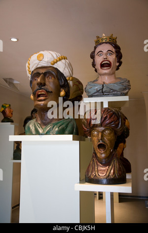 Teste Gaper tradizionalmente utilizzato per identificare una farmacia in Olanda, museo Zuiderzee, Enkhuizen, Paesi Bassi Foto Stock