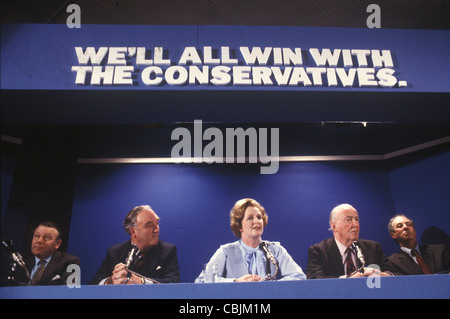 Conferenza stampa elettorale di Margaret Thatcher 1979. Politici del partito conservatore. Slogan politico bene vinceremo tutti con i conservatori. (L-R) Francis Pym, William "Willie" Whitelaw, Margaret Thatcher, Peter Lord Thorneycroft, Keith Joseph 1970s Londra Inghilterra Regno Unito. HOMER SYKES Foto Stock