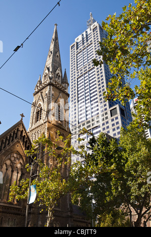 Edifici nella città di Melbourne Australia, Collins Street st nel centro della città. mix di vecchia e nuova architettura. Foto Stock