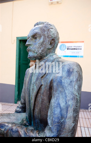 Statua di Don Miguel de Unamuno Puerto del Rosario Fuerteventura Isole Canarie Spagna Foto Stock