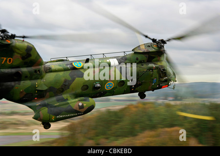 Göteborg, Svezia - Un Boeing Vertol CH-46 Sea Knight elicottero della Swedish Air Force. Foto Stock