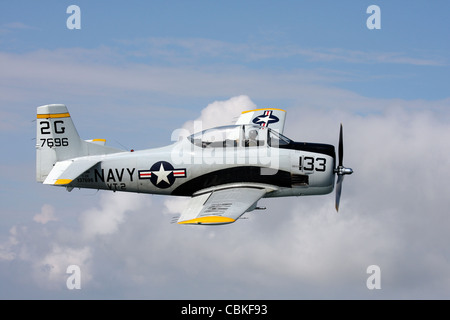 Varberg, Svezia - North American T-28 Trojan trainer warbird NEGLI STATI UNITI I colori della marina militare. Foto Stock