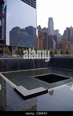 World Trade Center Memorial in memoria di coloro che persero la vita in attentati terroristici dell'11 settembre 2011 a New York Foto Stock