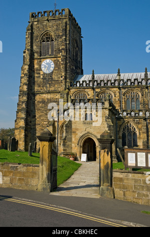 Chiesa di Santa Maria Thirsk North Yorkshire England Regno Unito Regno Unito GB Gran Bretagna Foto Stock