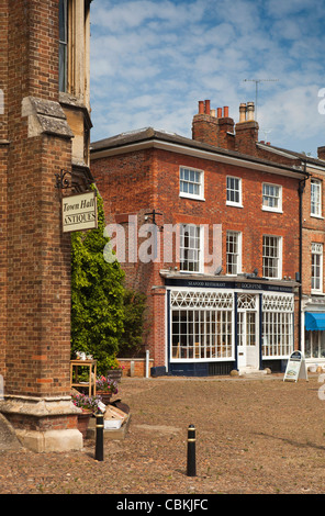 Regno Unito, Inghilterra, Bedfordshire, Woburn, Il Pitchings, Loch Fyne ristorante nella vecchia sede del mercato Foto Stock