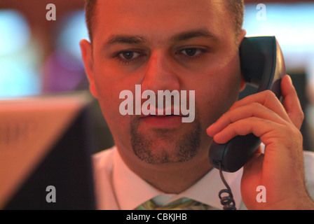 La scena alla sala stampa studios di Al Jazeera Inglese 24 ore di canale TV a Doha. Foto Stock