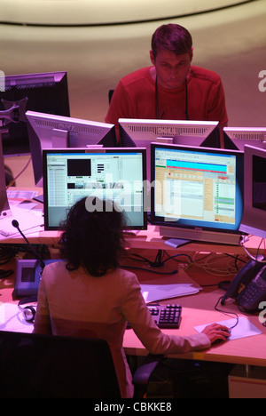 La scena presso la sala stampa di Al Jazeera International. Foto Stock