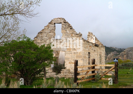 Resti di una vecchia casa di pietra nella città di rocce della riserva nazionale e del parco statale nella contea di cassia, Idaho, Stati Uniti d'America Foto Stock