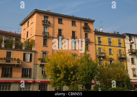 Case lungo Via San Marco strada quartiere Brera di Milano centrale e la regione Lombardia Italia Europa Foto Stock
