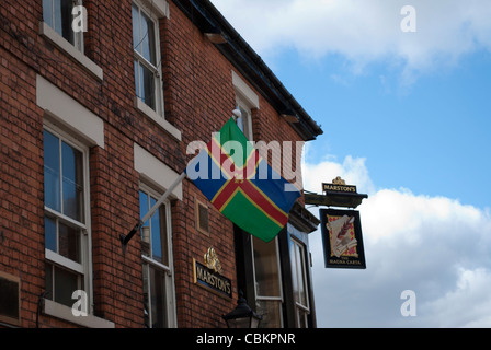 Lincolnshire bandiera dalla parete della Magna Carta pub di Lincoln Foto Stock