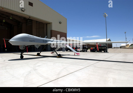 Un Predator mq-1 è esposto dopo la 250.000 ore di volo del 22 giugno alla base dell'aeronautica Creech, Never. Il Predator è assegnato all'undicesimo Squadrone di rinascita al Creech AFB. Il mq-1 Predator è un velivolo pilota a distanza, di media altitudine e lunga durata. La sua missione principale è l'interdizione e la conduzione di ricognizioni armate contro obiettivi critici e deperibili. Foto Stock