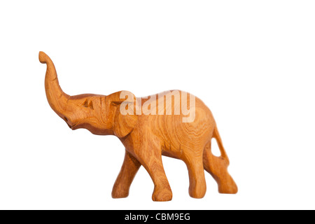 In legno fatti a mano elephant isolato su bianco Foto Stock