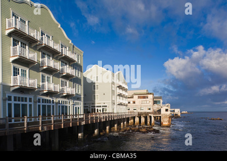 Stati Uniti, California, Central Coast, Monterey, Cannery Row area, Monterey Bay condos Foto Stock