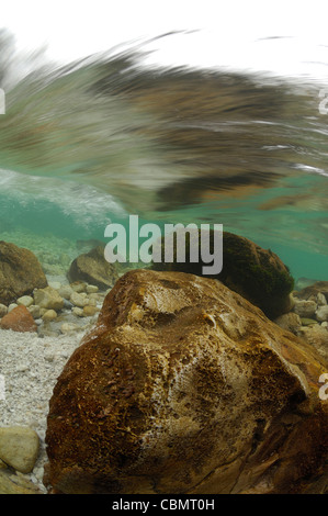 Le onde a riva, pirano, Mare Adriatico, Slovenia Foto Stock