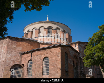 Chiesa di Hagia Eirene nel primo cortile del Palazzo Topkapi Istanbul Turchia Foto Stock