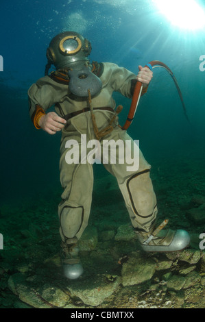 Casco subacqueo sotto l'acqua, pirano, Mare Adriatico, Slovenia Foto Stock