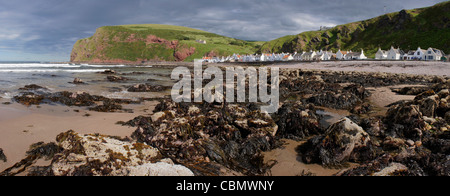 Ultima luce, Pennan beach, Moray Firth, Aberdeenshire, Scozia Foto Stock