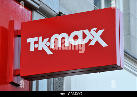 T.K.Maxx shop segno. Stricklandgate, Kendal Cumbria, England, Regno Unito, Europa. Foto Stock