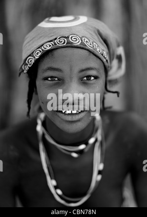 Mudimba donna con archetto manca chiamato Ines, Angola Foto Stock