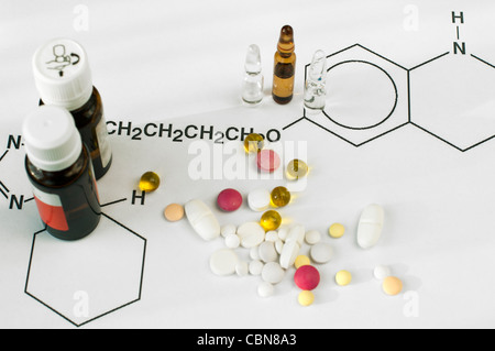 Farmaci su il foglio del punteggio con i farmaci di testo Foto Stock