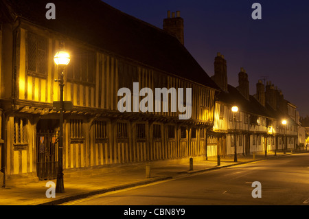 Guild Cottages di notte, Stratford-upon-Avon, Inghilterra, Regno Unito Foto Stock