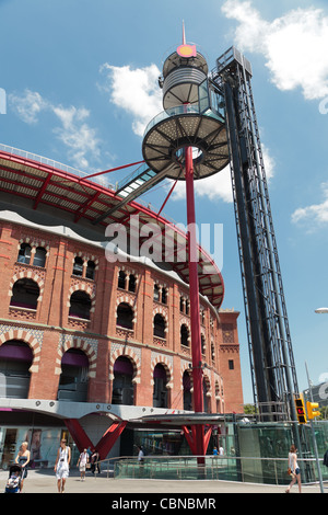 Barcellona, Spagna - 13 Luglio: Bullring Arenas su Piazza di Spagna. Di tradizionale stile neo-stile mudéjar. Il nuovo centro per lo shopping di Barcellona. All'interno si trova un museo del rock and roll.Luglio 13, 2011 a Barcellona, Spagna. Foto Stock