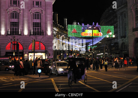 Londra Piccadilly Circus e Regent Street luci festose. Regno Unito. Foto Stock