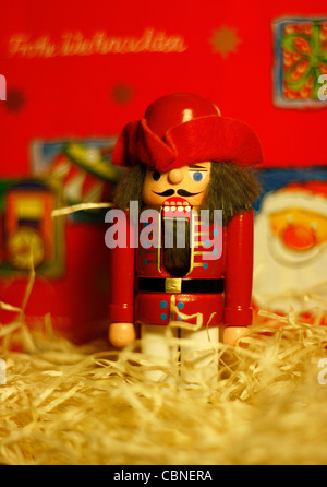 Un tradizionale tedesco in legno intagliato schiaccianoci prodotte nei monti metalliferi, Germania. Foto Stock