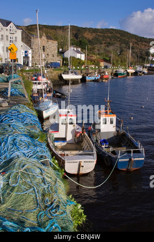 Barche da pesca nel porto di Cagliari, nella contea di Galway, Irlanda Foto Stock