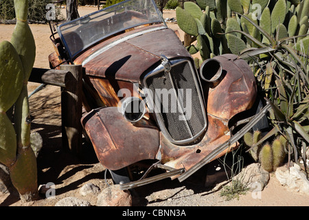 Auto abbandonate nel deserto, solitario, Namibia Foto Stock