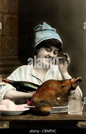 Donna anticipando di mangiare tutto il roast beef pizzichi di se stessa Foto Stock
