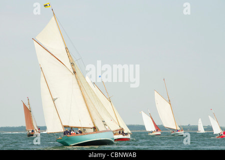 Gaff truccate navi Racing alla 2011 Old Gaffers Festival, Yarmouth, Isola di Wight Foto Stock