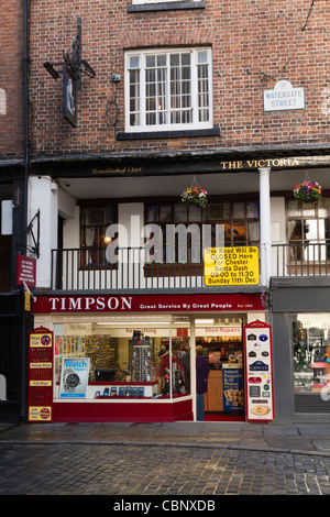 Cobbler tradizionale e per il taglio di chiavi shop in Chester Foto Stock