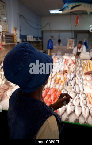 Pressione di stallo di pesce nel mercato di Brixton. Foto Stock