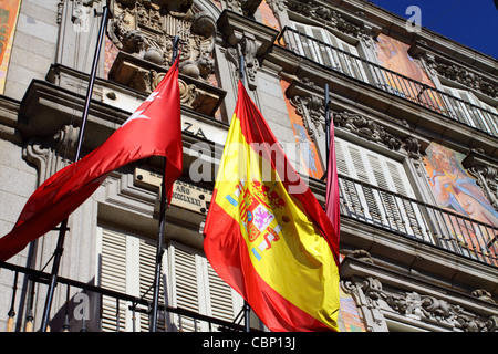 Dettaglio di una facciata decorata e balconi a Palza Mayor, Madrid, Spagna. Foto Stock