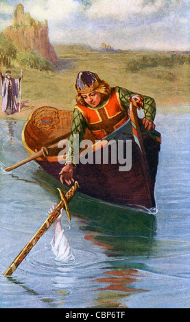 Arthur riceve la sua spada Excalibur dalla misteriosa signora del lago. Sulla riva, incoraggiando Arthur, è la procedura guidata Merlin. Foto Stock