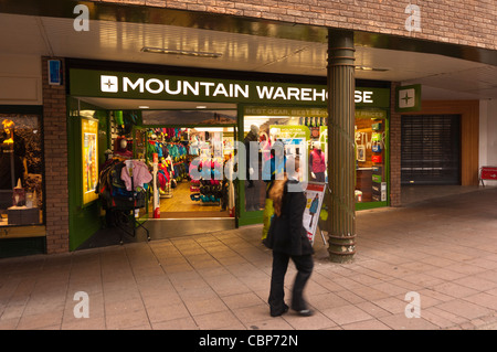 Il magazzino di montagna shop store in Norwich , Norfolk , Inghilterra , Inghilterra , Regno Unito Foto Stock