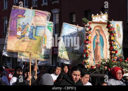 Dodicesimo dicembre, festa della Vergine di Guadalupe, Greenpoint, Brooklyn, New York New York, Stati Uniti d'America Foto Stock