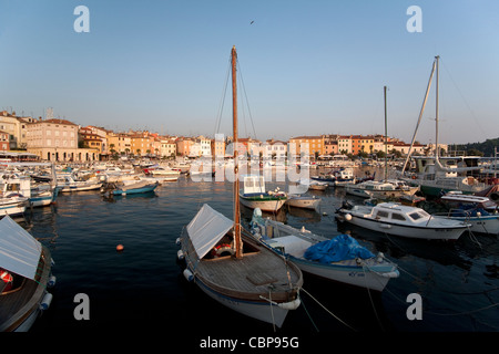 Tramonto sul porto di Rovigno, Istria, Croazia sett 2011 Foto Stock