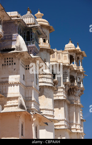 La Zenana Mahal sul Palazzo di Città di Maharana del Mewar, Shriji Arvind Singh Mewar di Udaipur, Rajasthan, India Foto Stock