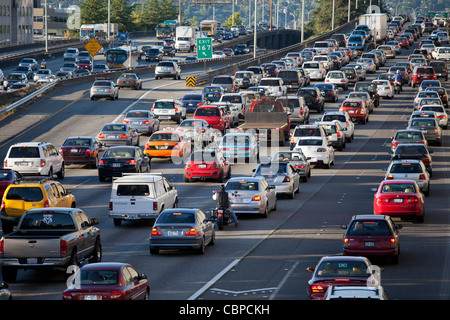 Ora di punta del traffico su autostrada 5 a Seattle, Washington, Stati Uniti d'America Foto Stock