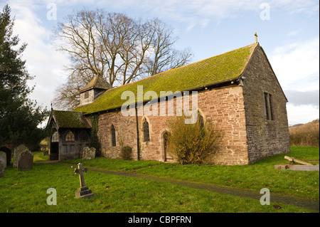 Esterno del mondo rurale del XII secolo la chiesa di Santa Maria Maddalena nel villaggio di Turnastone Herefordshire England Regno Unito Foto Stock