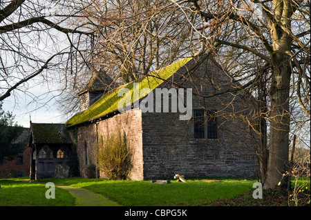 Esterno del mondo rurale del XII secolo la chiesa di Santa Maria Maddalena nel villaggio di Turnastone Herefordshire England Regno Unito Foto Stock