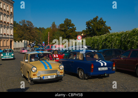 Trabant vetture alla partenza di una gara di Praga Repubblica Ceca Europa Foto Stock