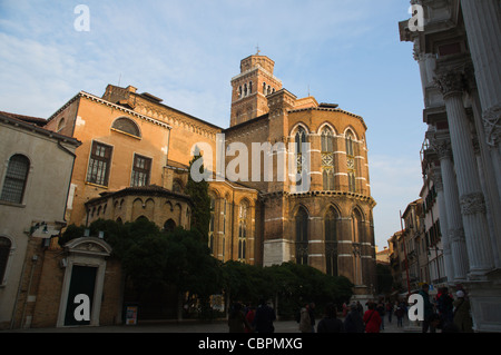 Chiesa di Frari esterno Campo San Rocco square sestiere San Polo Venezia Veneto Italia del nord Europa Foto Stock