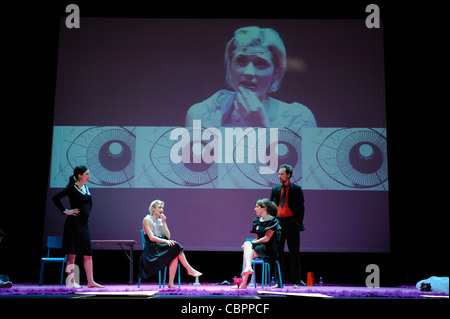 Vizioso CANI IN LOCALI , vizioso cani in locali di direzione e coreografia : Dan più sicuro. Azienda : Testimonianza Decor Di Rilocazione Foto Stock