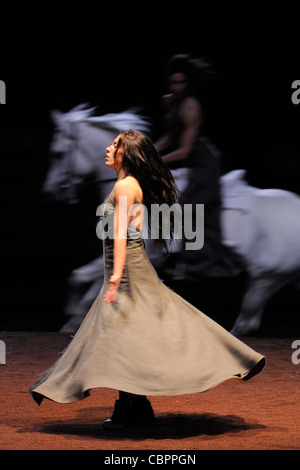 Ci sono stati i cavalli di Carolyn Carlson e Bartabas, Ci erano cavalli da Carolyn Carlson, Bartabas ballerini del CCN Roubaix Nord Pas d Foto Stock