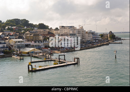 West Cowes visto dal traghetto da East Cowes, Isle of Wight, Regno Unito Foto Stock